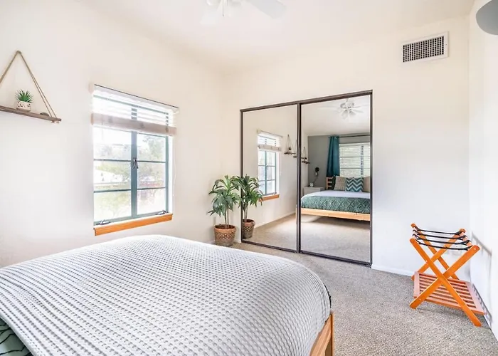 Vibrant 2br Dt Living, Stylish & Serene Apartamento Tucson