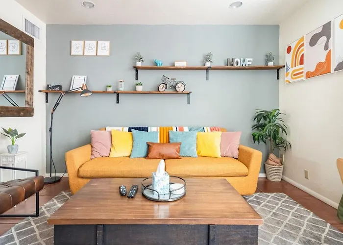 Vibrant 2br Dt Living, Stylish & Serene Tucson