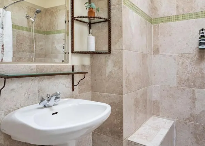 Apartamento Vibrant 2br Dt Living, Stylish & Serene Tucson