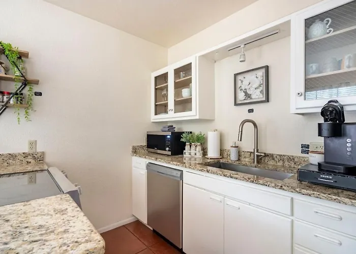 Vibrant 2br Dt Living, Stylish & Serene Tucson