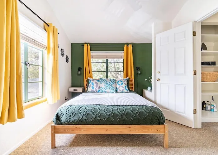Apartamento Vibrant 2br Dt Living, Stylish & Serene
