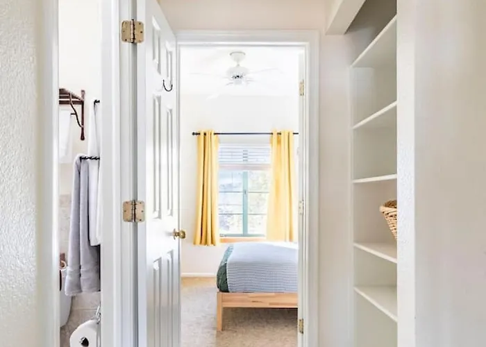 Vibrant 2br Dt Living, Stylish & Serene Apartamento Tucson