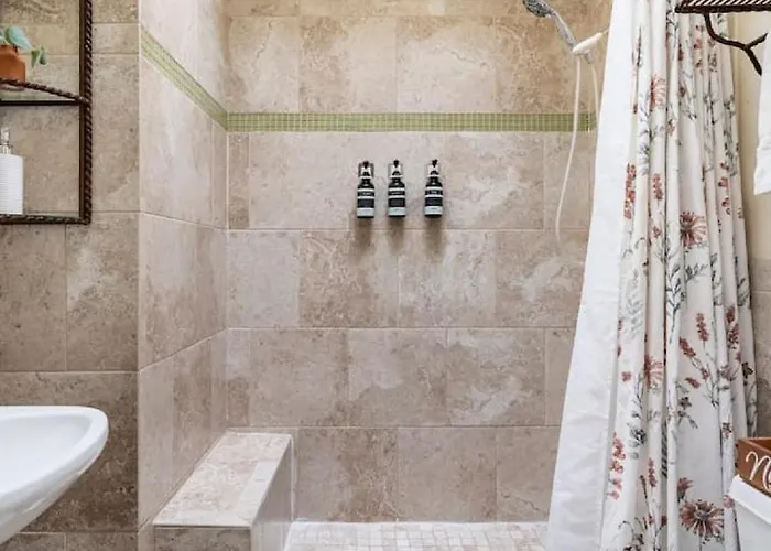 Apartamento Vibrant 2br Dt Living, Stylish & Serene *